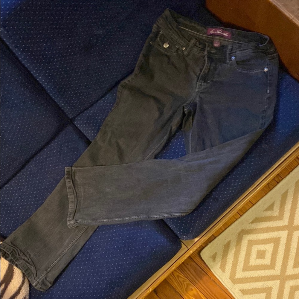 Black Gloria Vanderbilt jeans, size 8 short.
